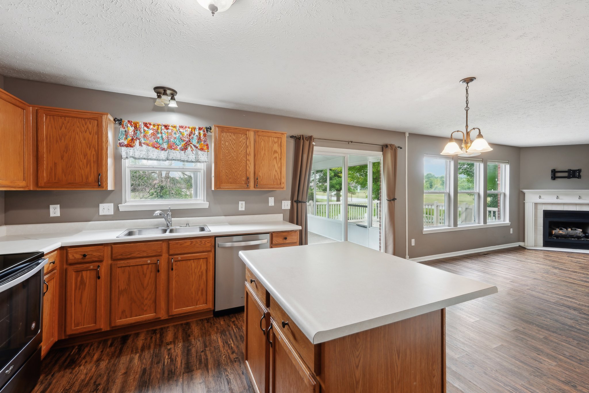 Walden Trace Dr-013.jpg