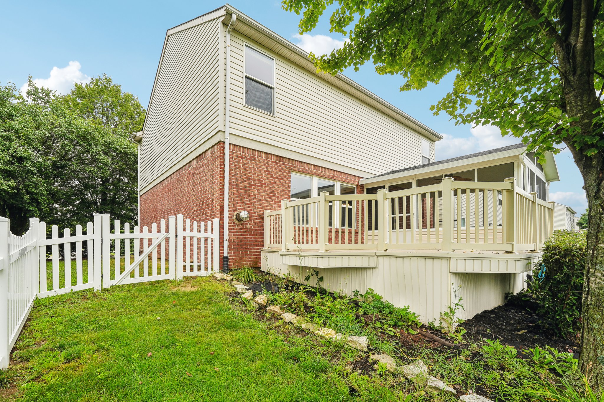 Walden Trace Dr-037.jpg