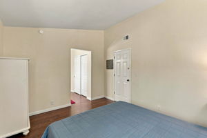 021_F8_8568 Silvia St