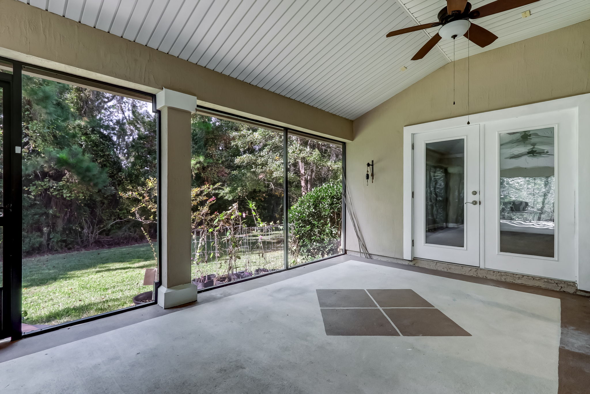 Screened-in Porch