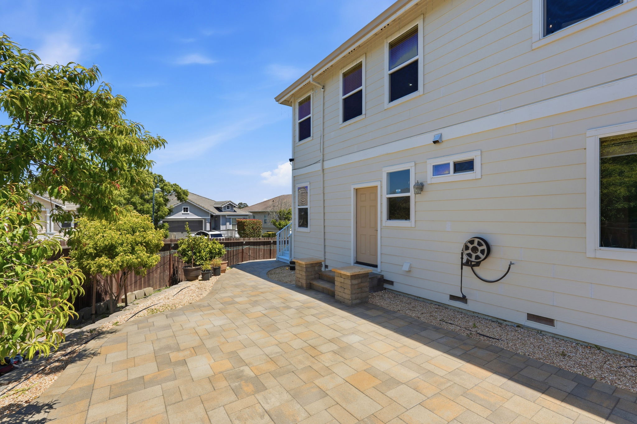 060_F8_857 Bridgeway Cir
