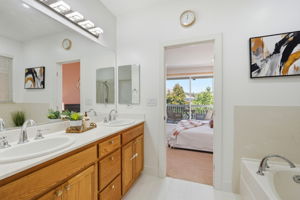 047_F8_857 Bridgeway Cir