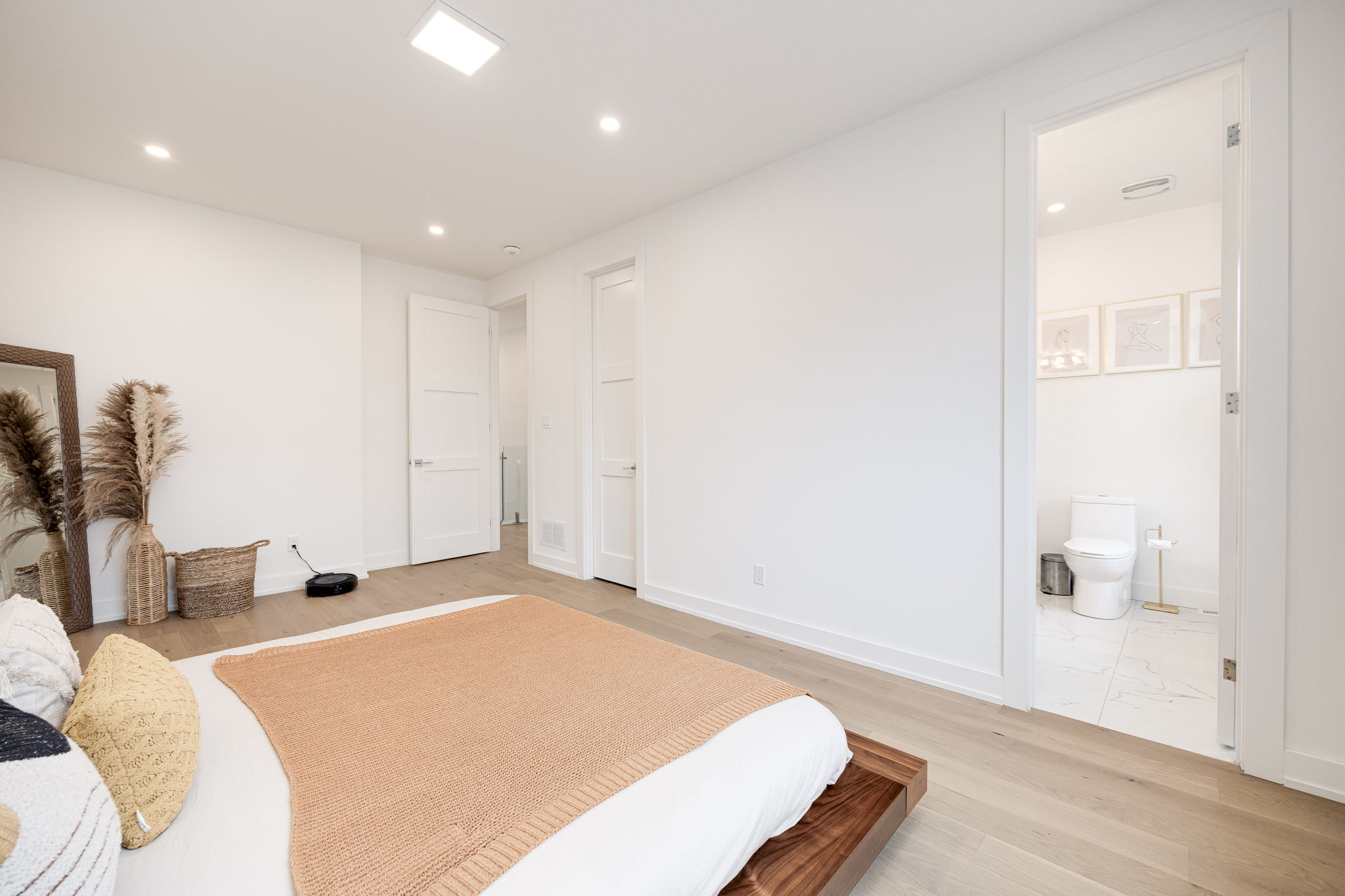Toronto property showcase — delivered property photograph 26