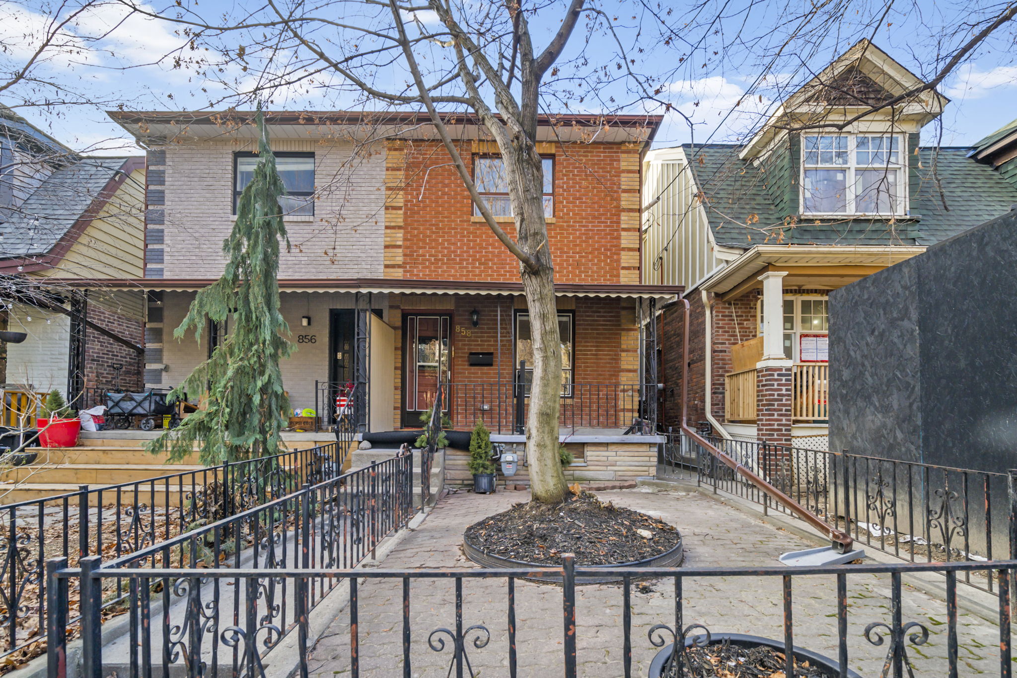 858 Manning Ave Toronto, ON M6G 2W8