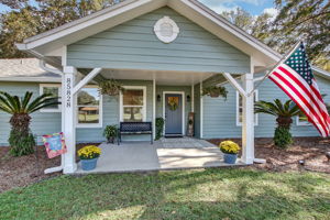 Front Porch/Entrance