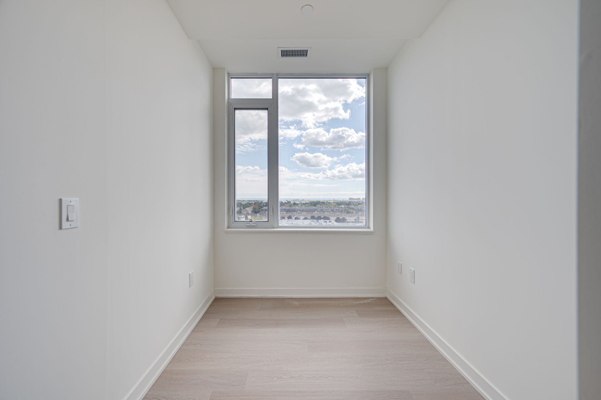 859 The Queensway Unit 802 Toronto, ON M8Z 1N8