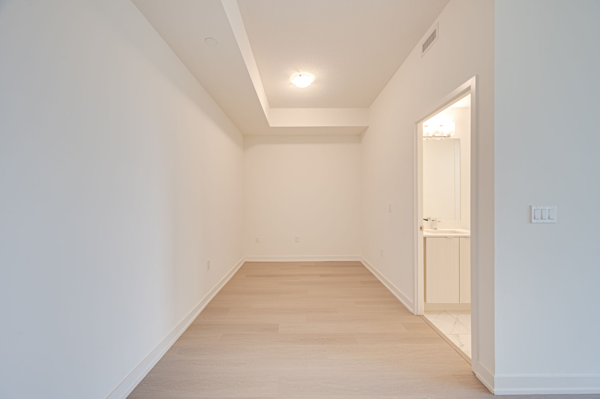 859 The Queensway Unit 201 Toronto, ON M8Z 1N8