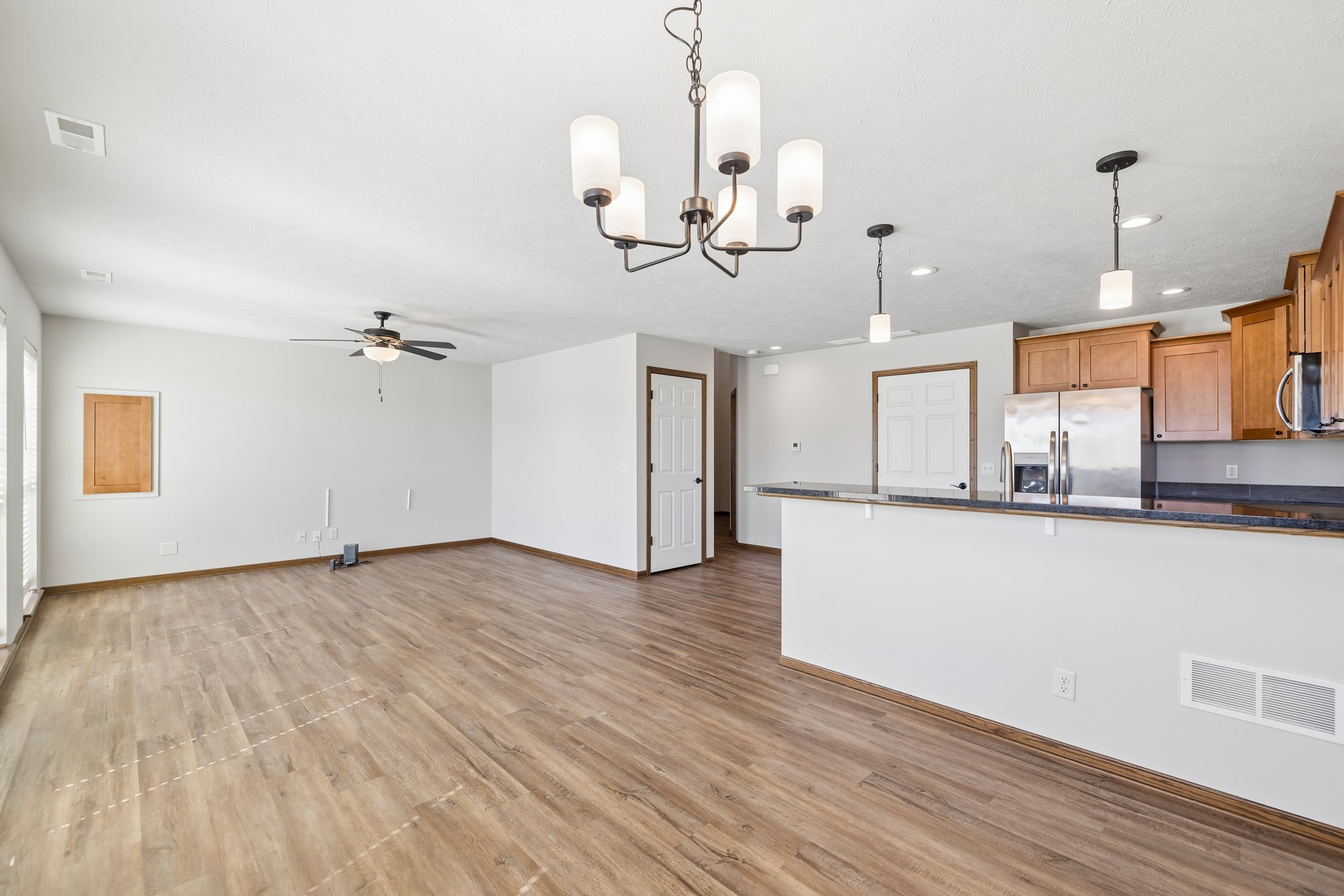 8380 - 859 W Desert Vis Dr_007.jpg