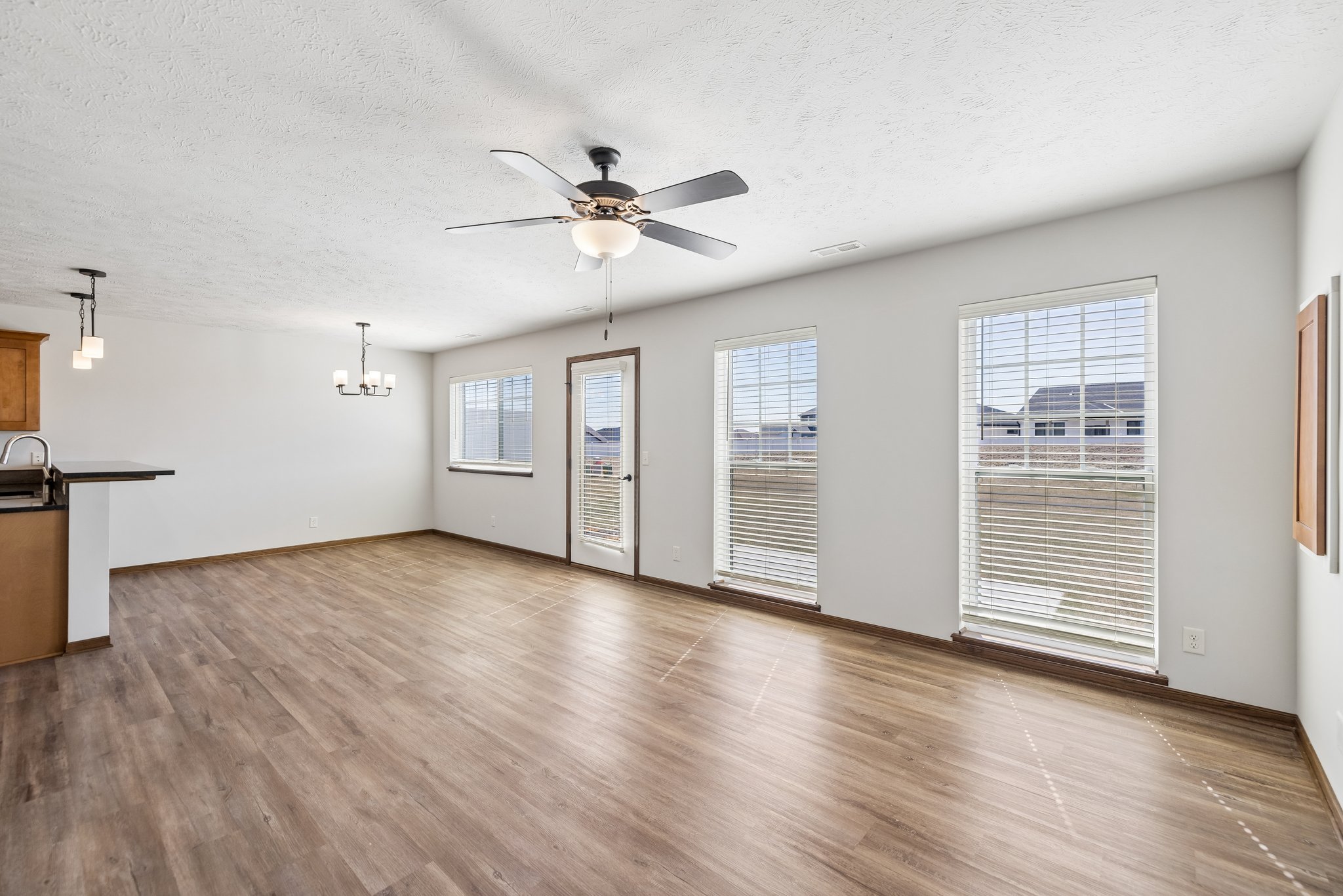 8380 - 859 W Desert Vis Dr_009.jpg