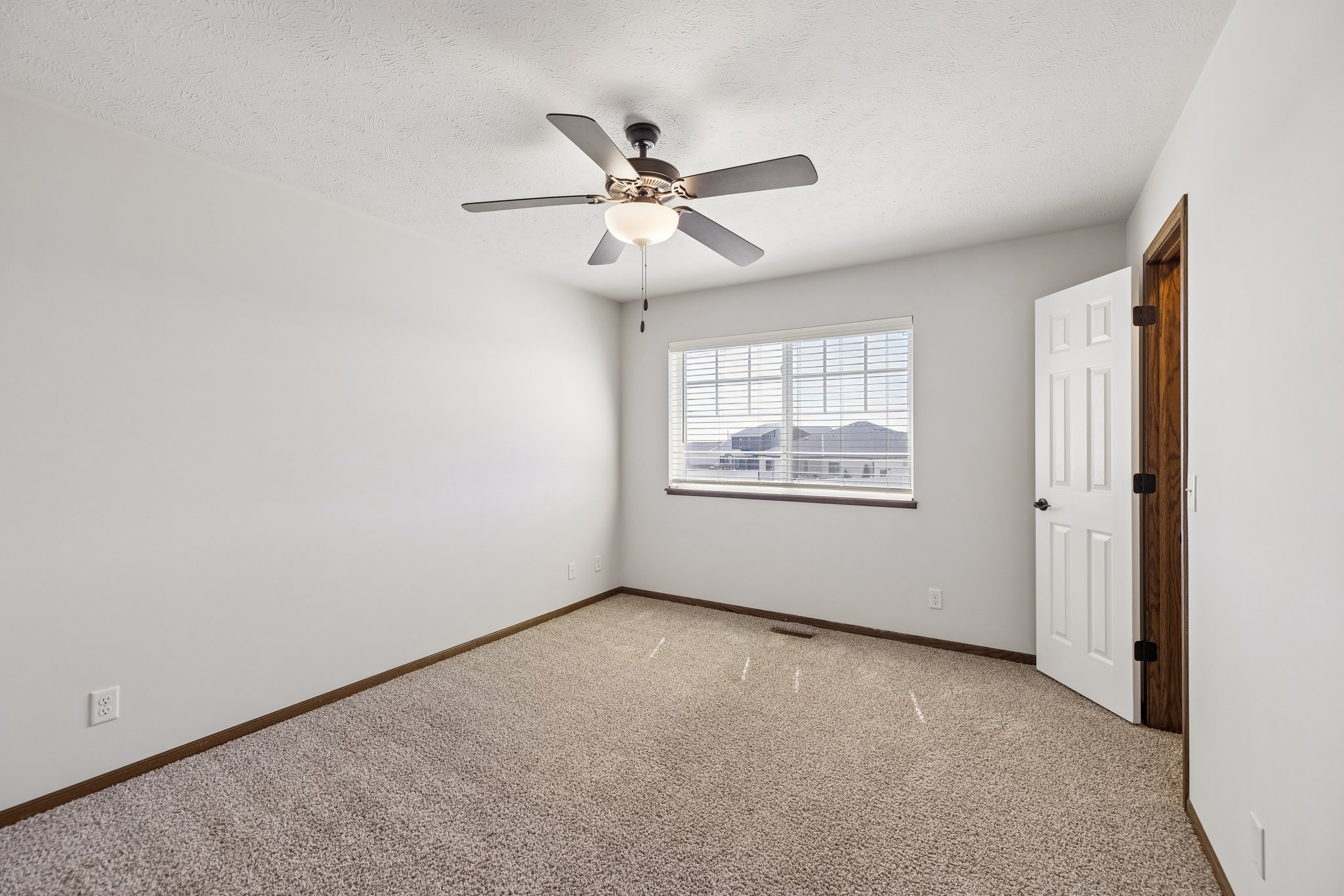 8380 - 859 W Desert Vis Dr_022.jpg