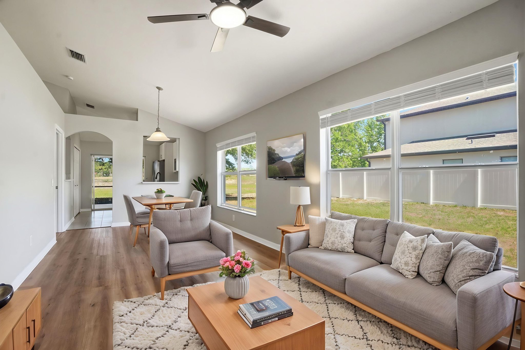 007_DSC01966 virtually staged.jpeg