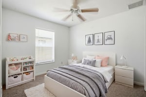 020_DSC02002 virtually staged.jpeg