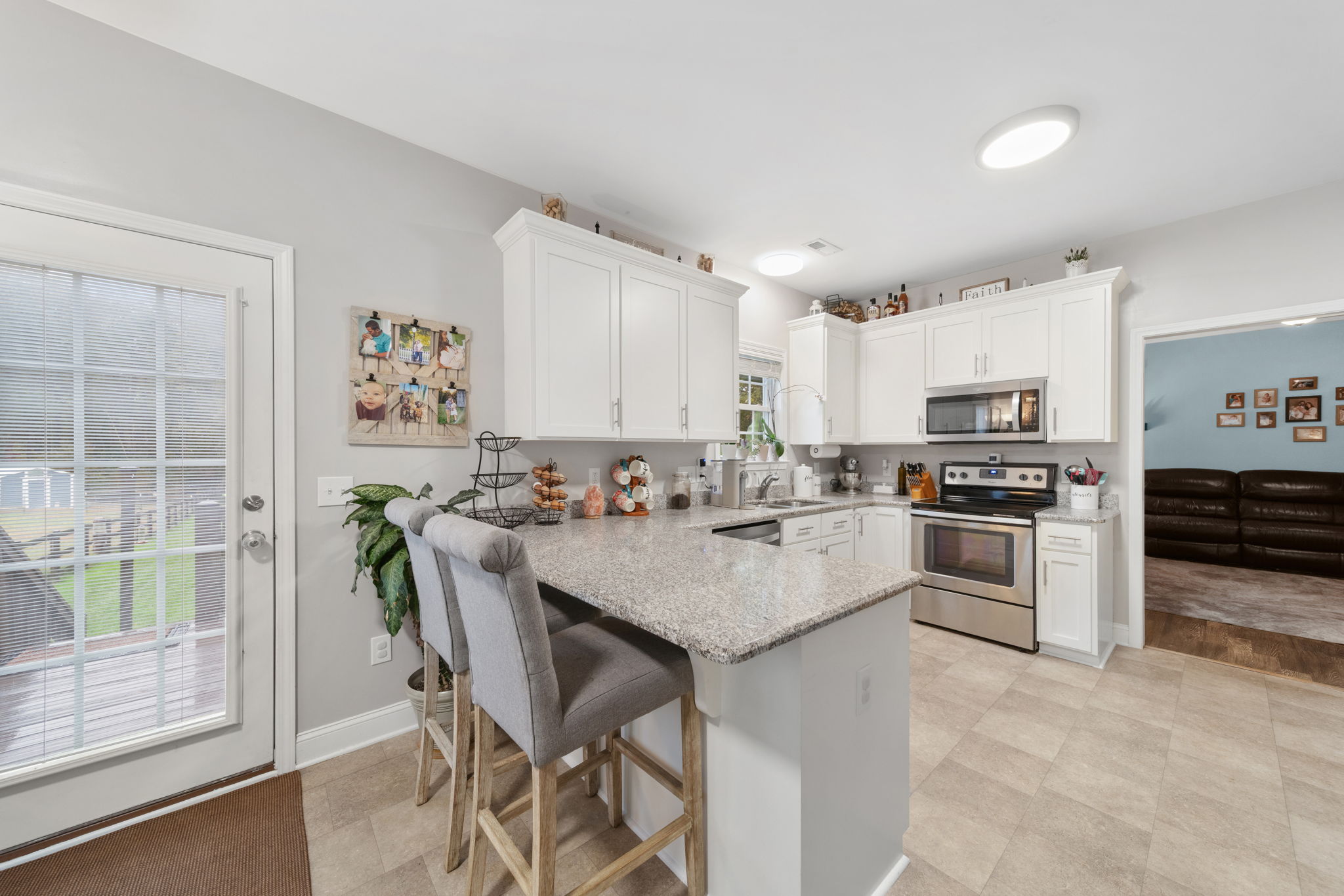 Kitchen Breakfast Bar