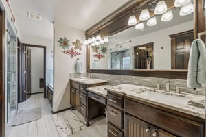 8600 NW 111th St_028.jpg