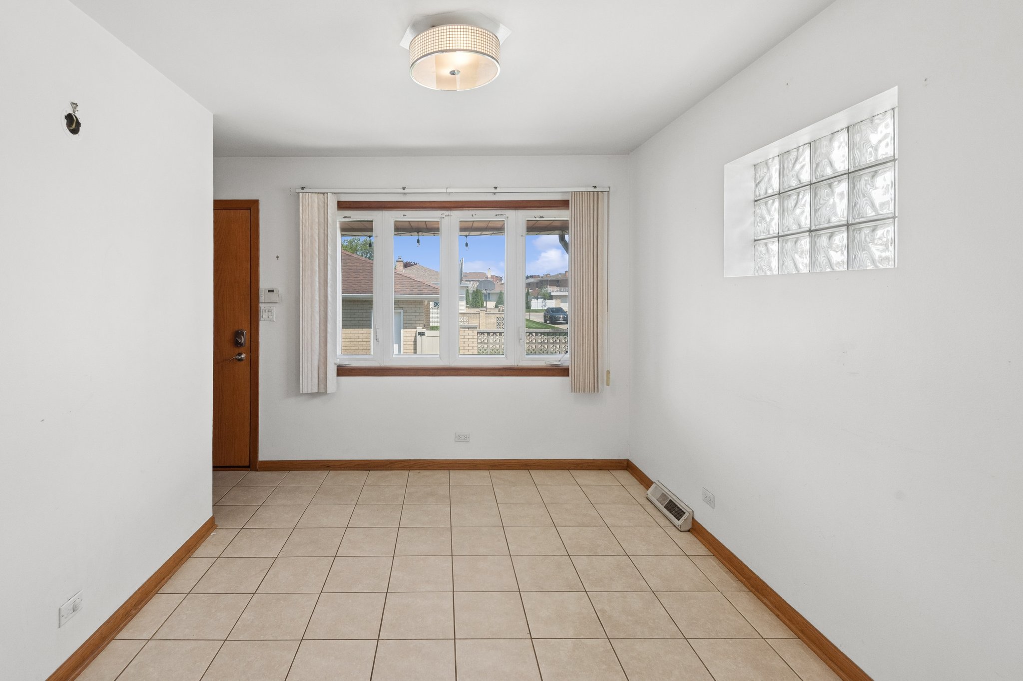 8600 W Ainslie St_006.jpg