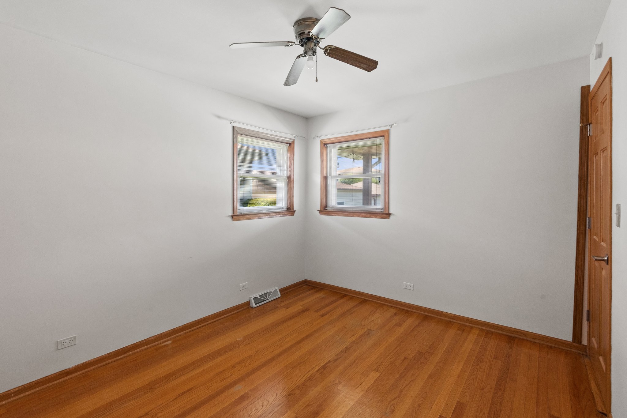 8600 W Ainslie St_012.jpg