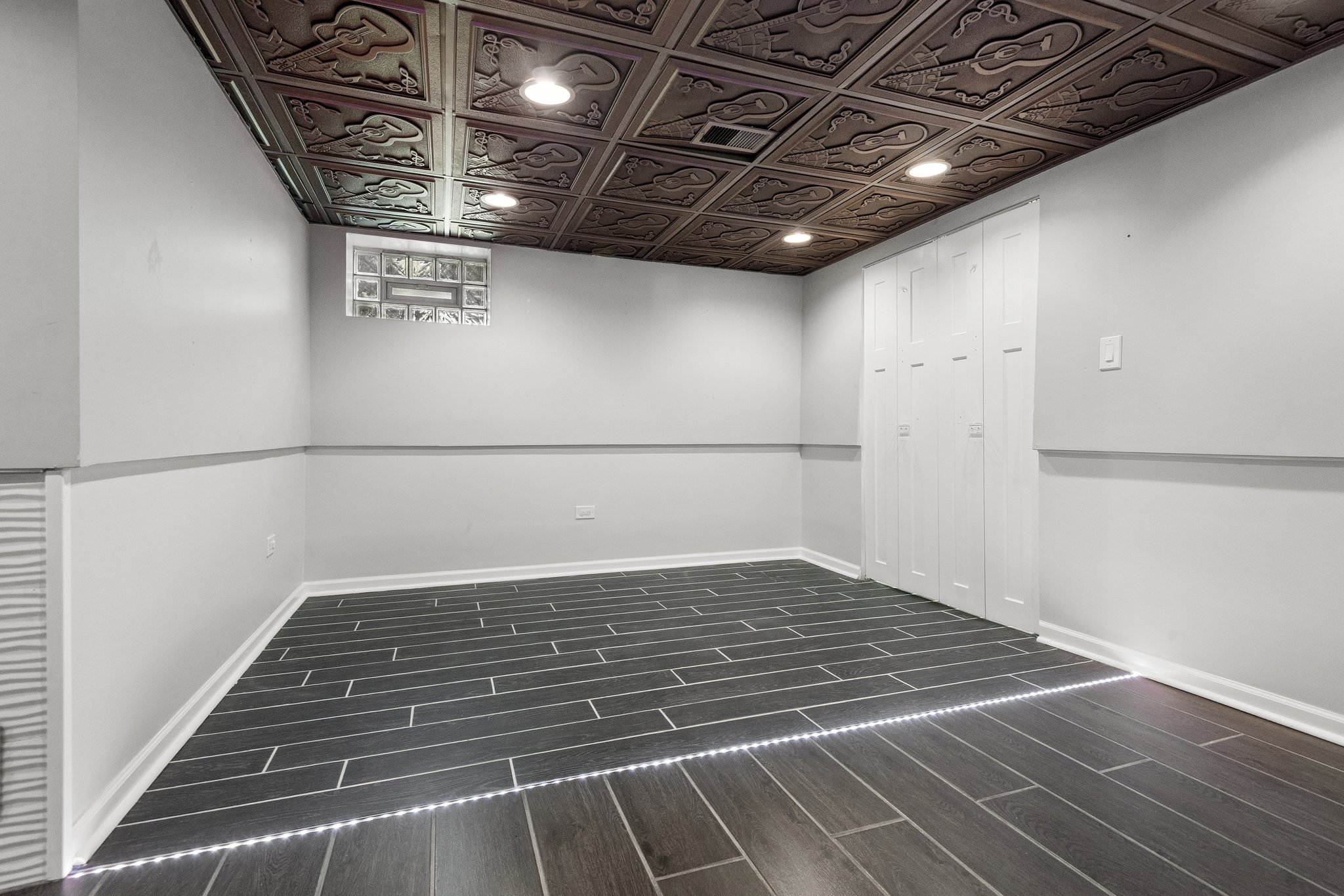 8600 W Ainslie St_015.jpg