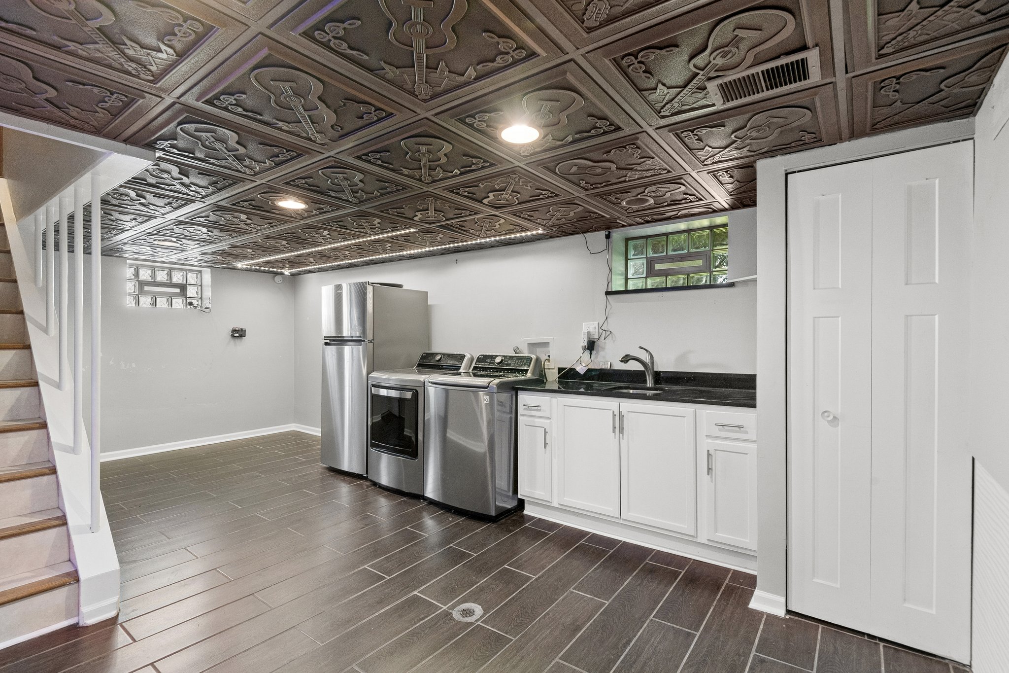 8600 W Ainslie St_016.jpg