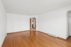 8600 W Ainslie St_003.jpg