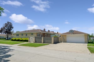 8600 W Ainslie St_024.jpg