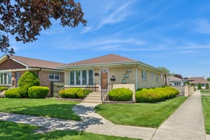 8600 W Ainslie St_001 (2).jpg