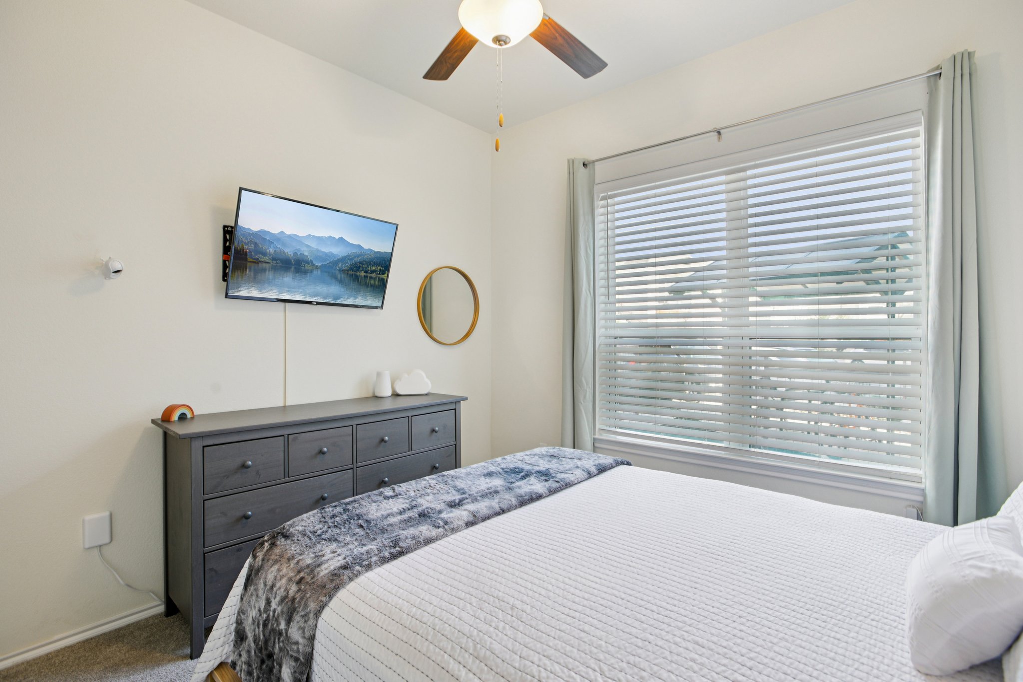 West Gate Blvd unit 4104-S0302-027.jpg