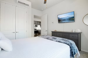 West Gate Blvd unit 4104-S0302-032.jpg