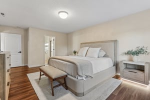 NE 28th Way-S1106-034.jpg