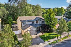 NE 28th Way-S1106-069.jpg
