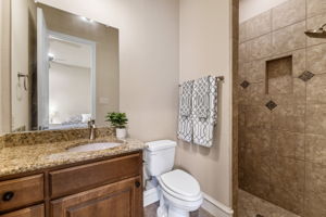 025-En Suite Bath-FULL