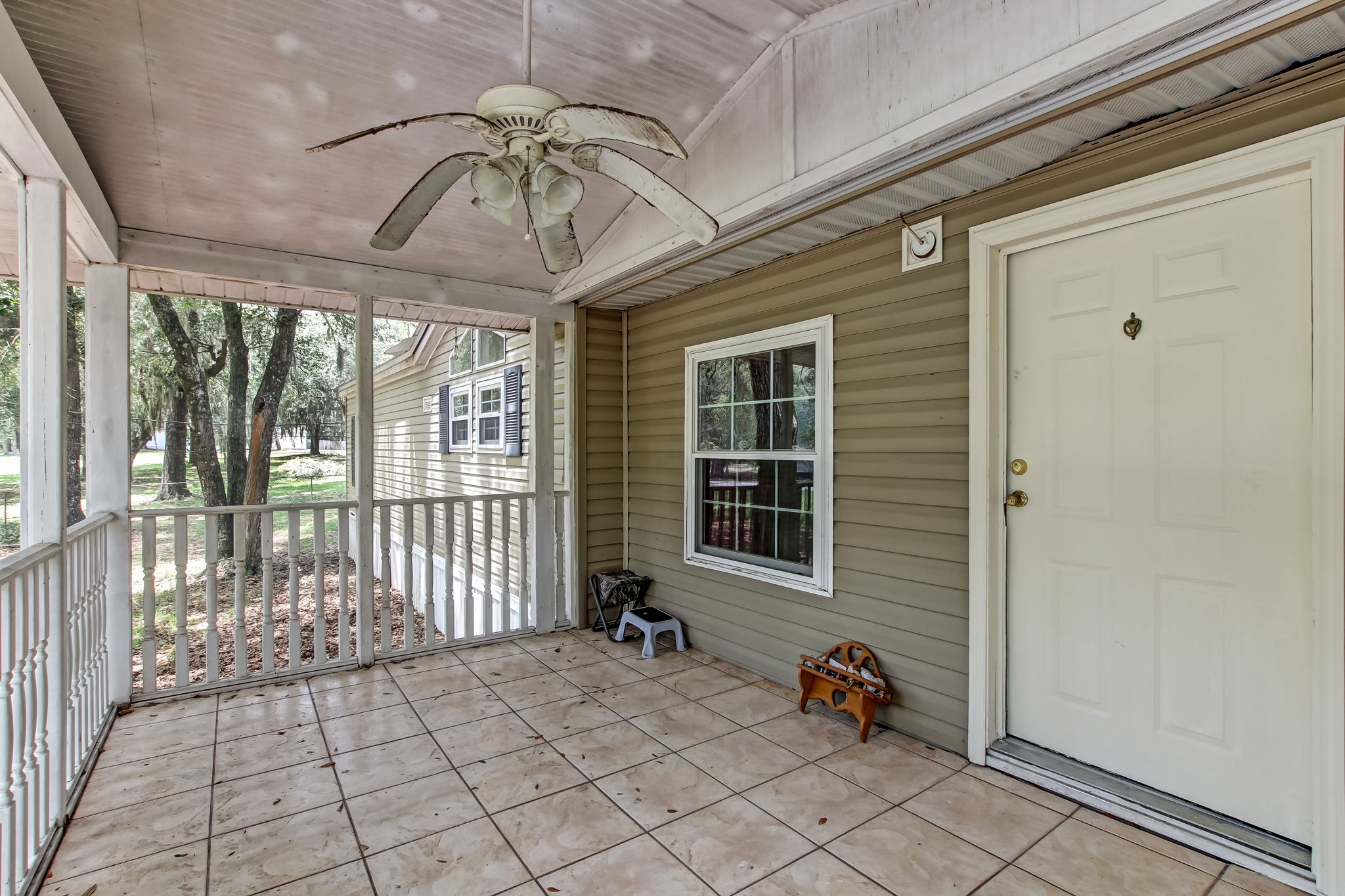 Front Porch/Entrance