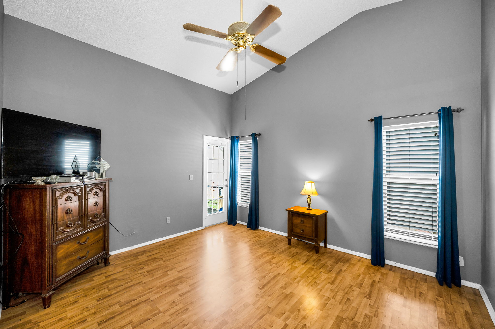 Primary Bedroom1a