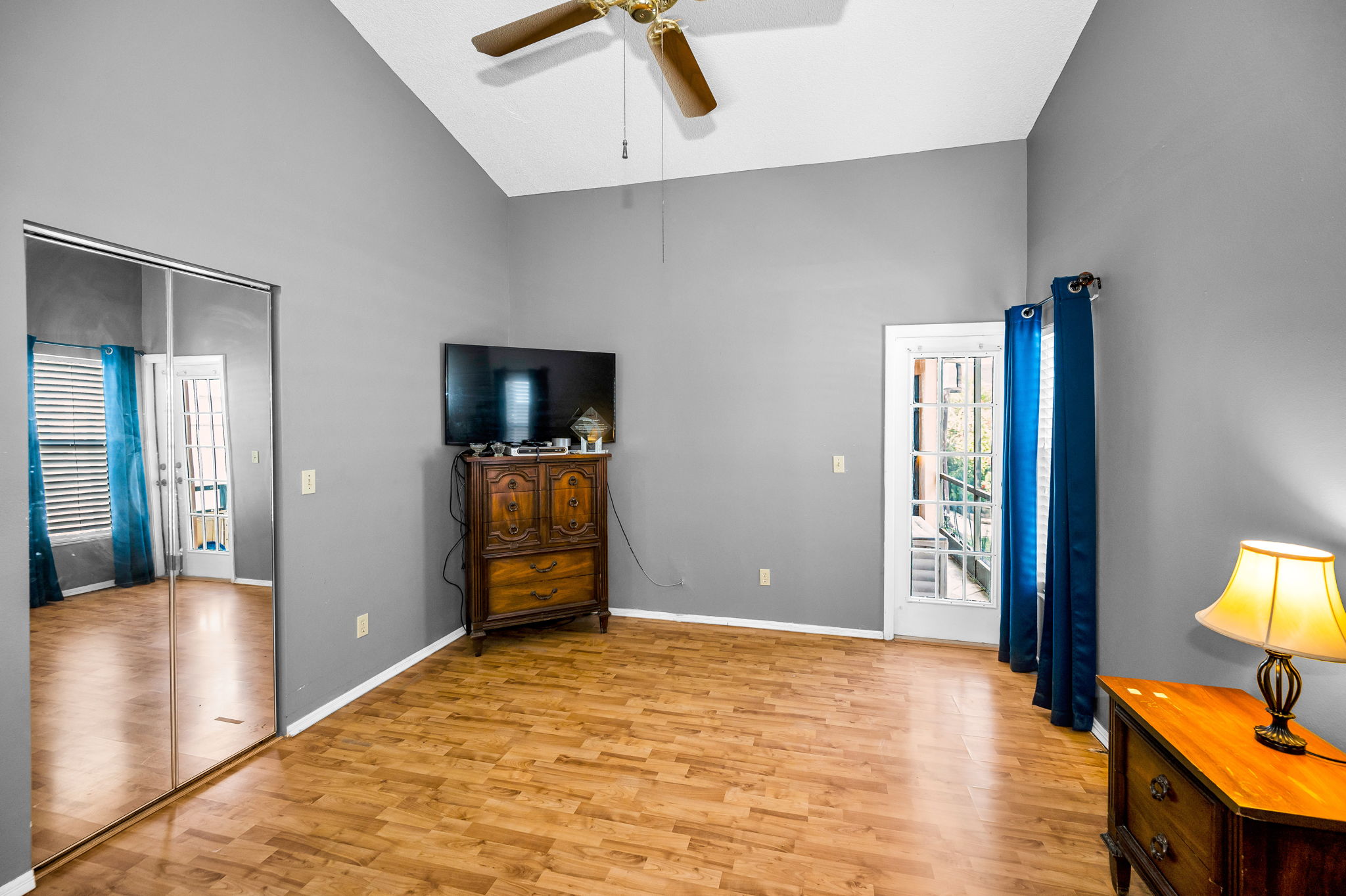 Primary Bedroom1b