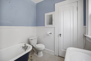 Bathroom 2 - 495A9718 (1)