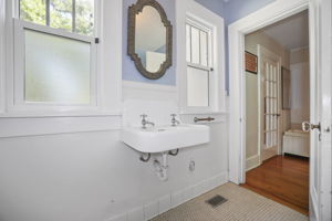 Bathroom 2 - 495A9723 (1)