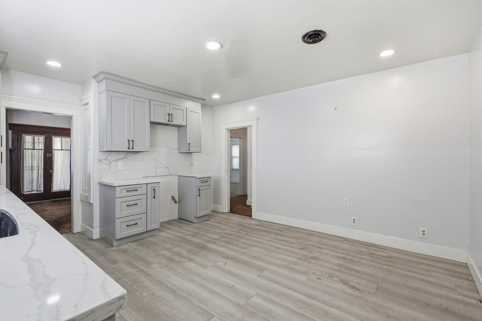 012_F8_861 70th Ave