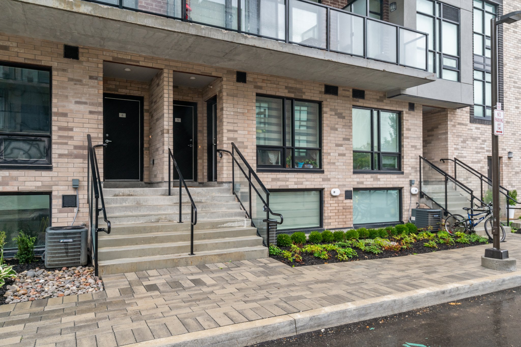 861 Sheppard Ave W Unit 5 Toronto, ON M3H 0E9