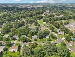 Tupelo Ave-S0907-033.jpg