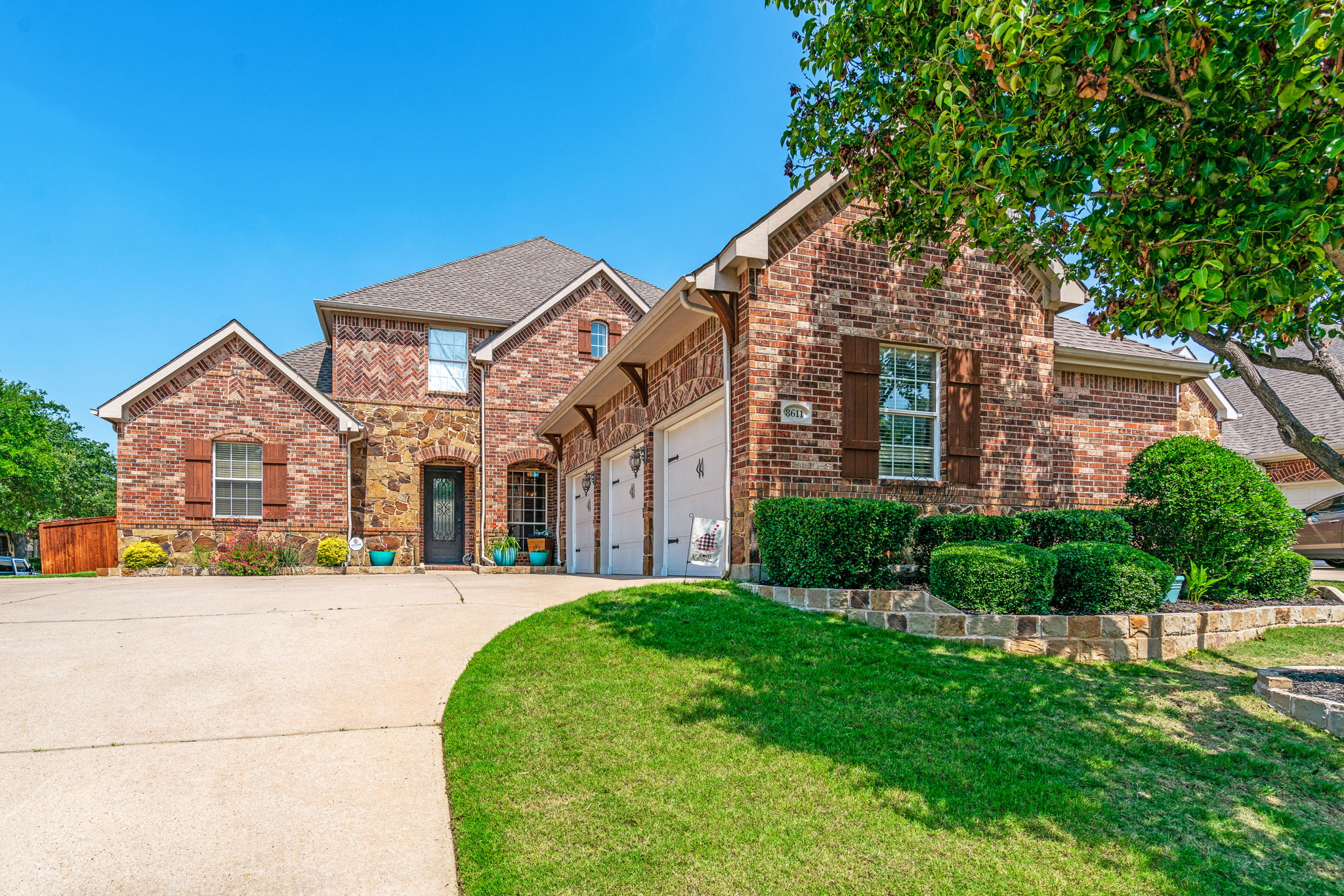 8611 Weston Ln, Lantana, TX 76226