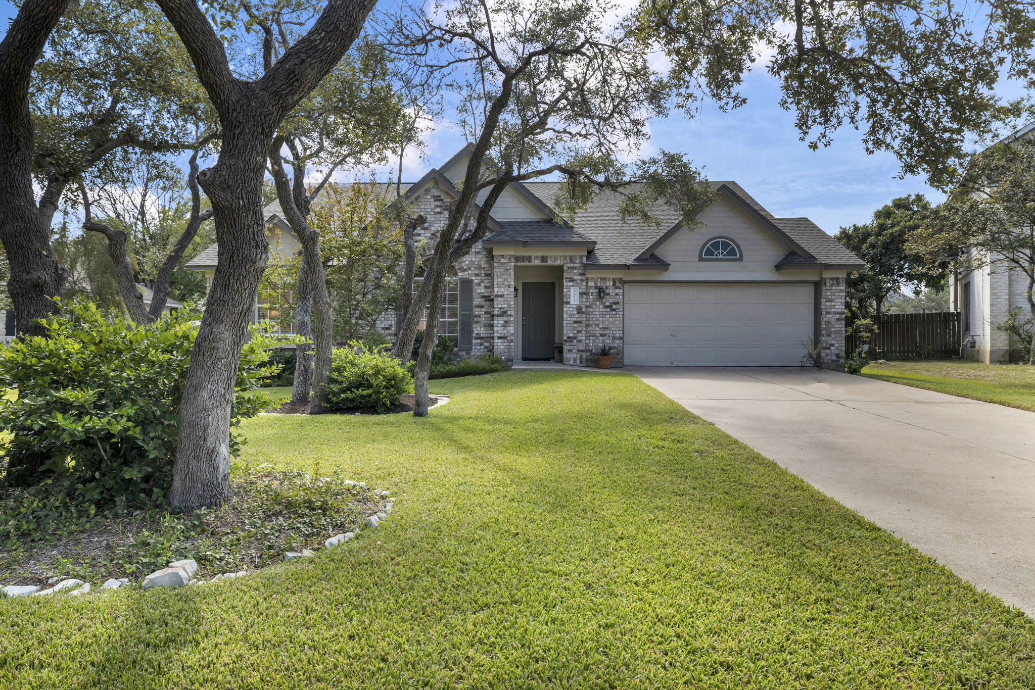 8613 Axis Dr, Austin, TX 78749, USA Photo 2