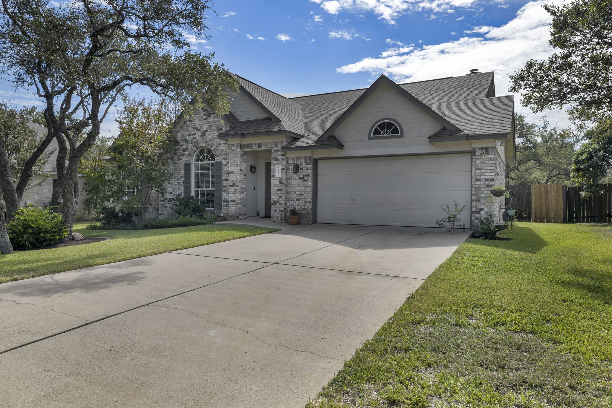 8613 Axis Dr, Austin, TX 78749, USA Photo 3