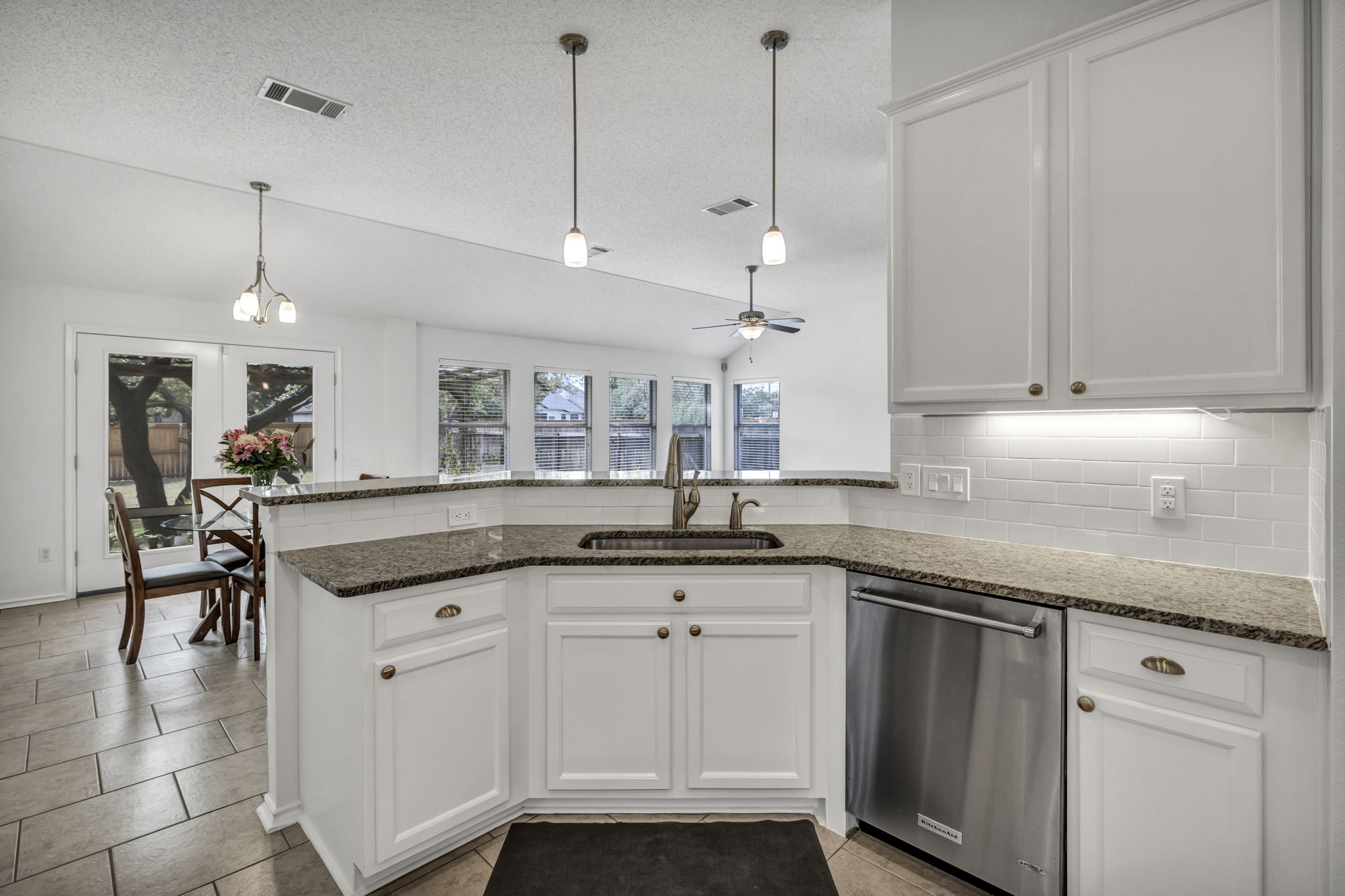 8613 Axis Dr, Austin, TX 78749, USA Photo 23