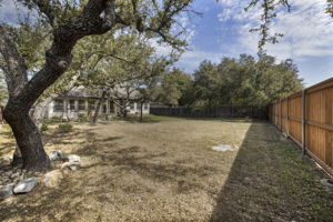 8613 Axis Dr, Austin, TX 78749, USA Photo 33