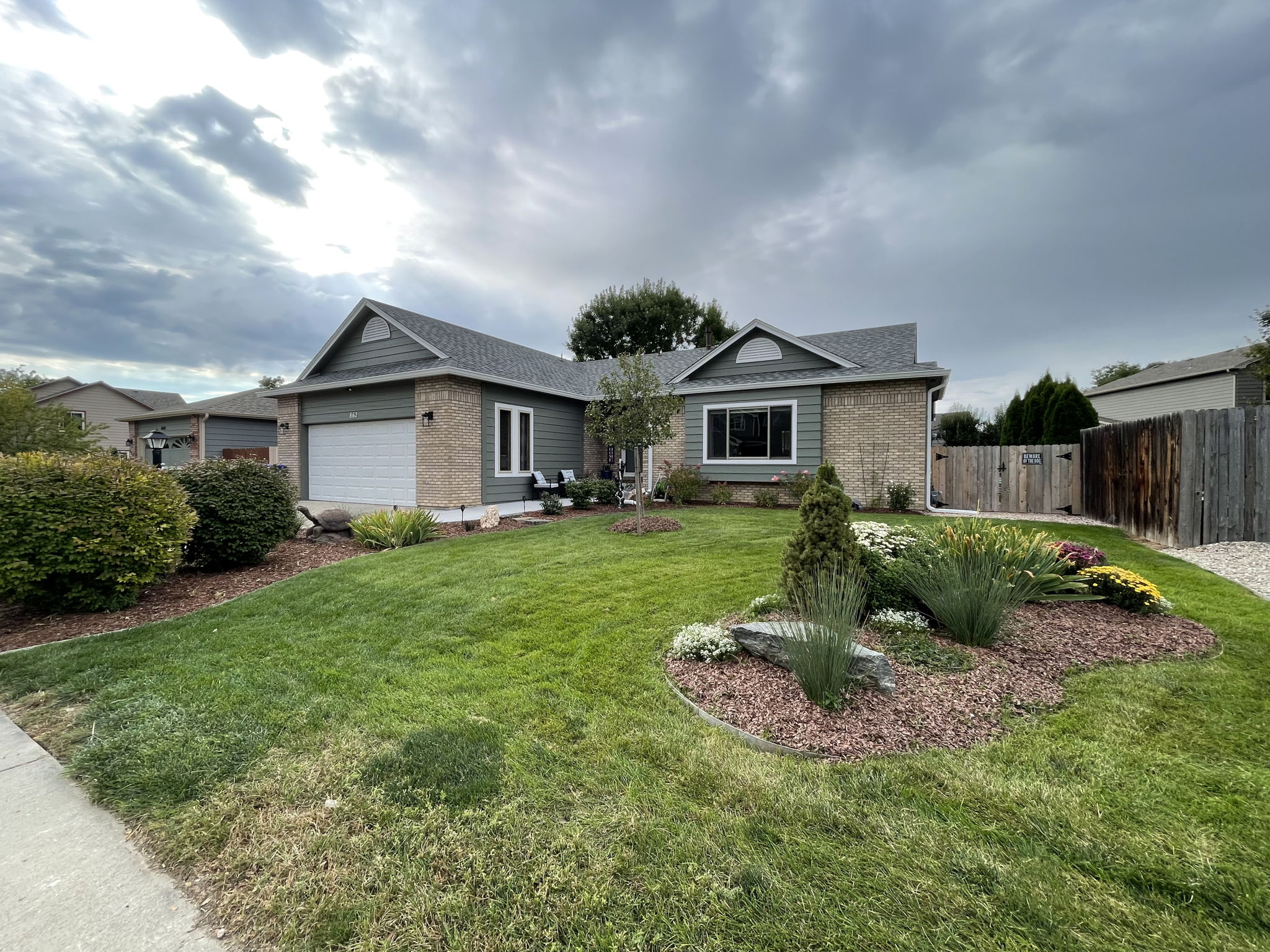 This photo is included to show how the landscaping looks in full bloom