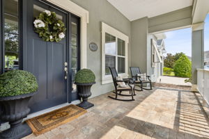 Front Porch/Entrance