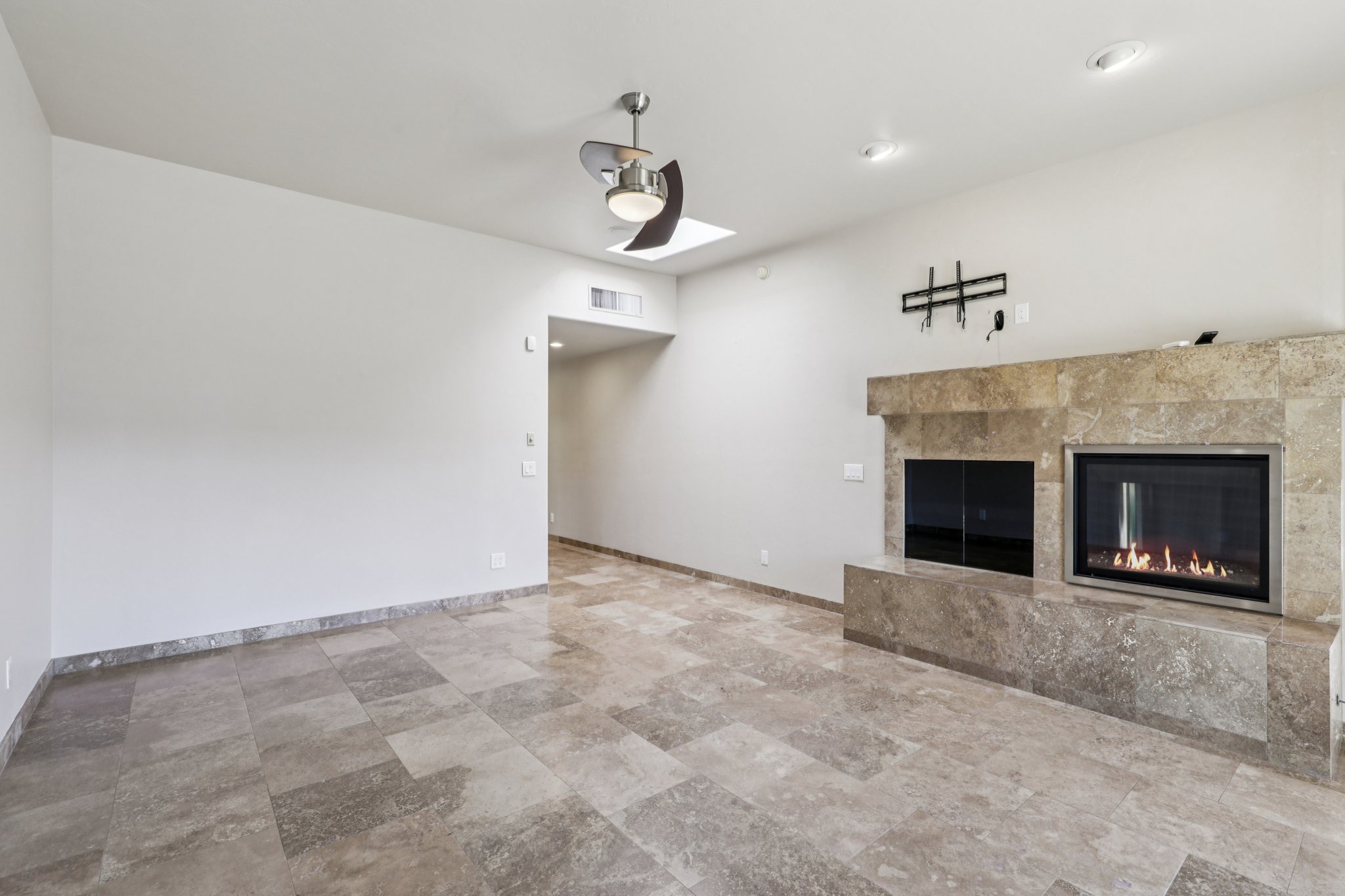 N Arnold Palmer Dr-S0710-010.jpg