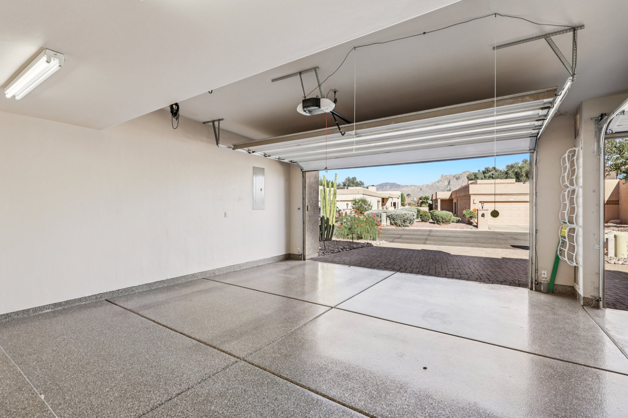 N Arnold Palmer Dr-S0710-055.jpg