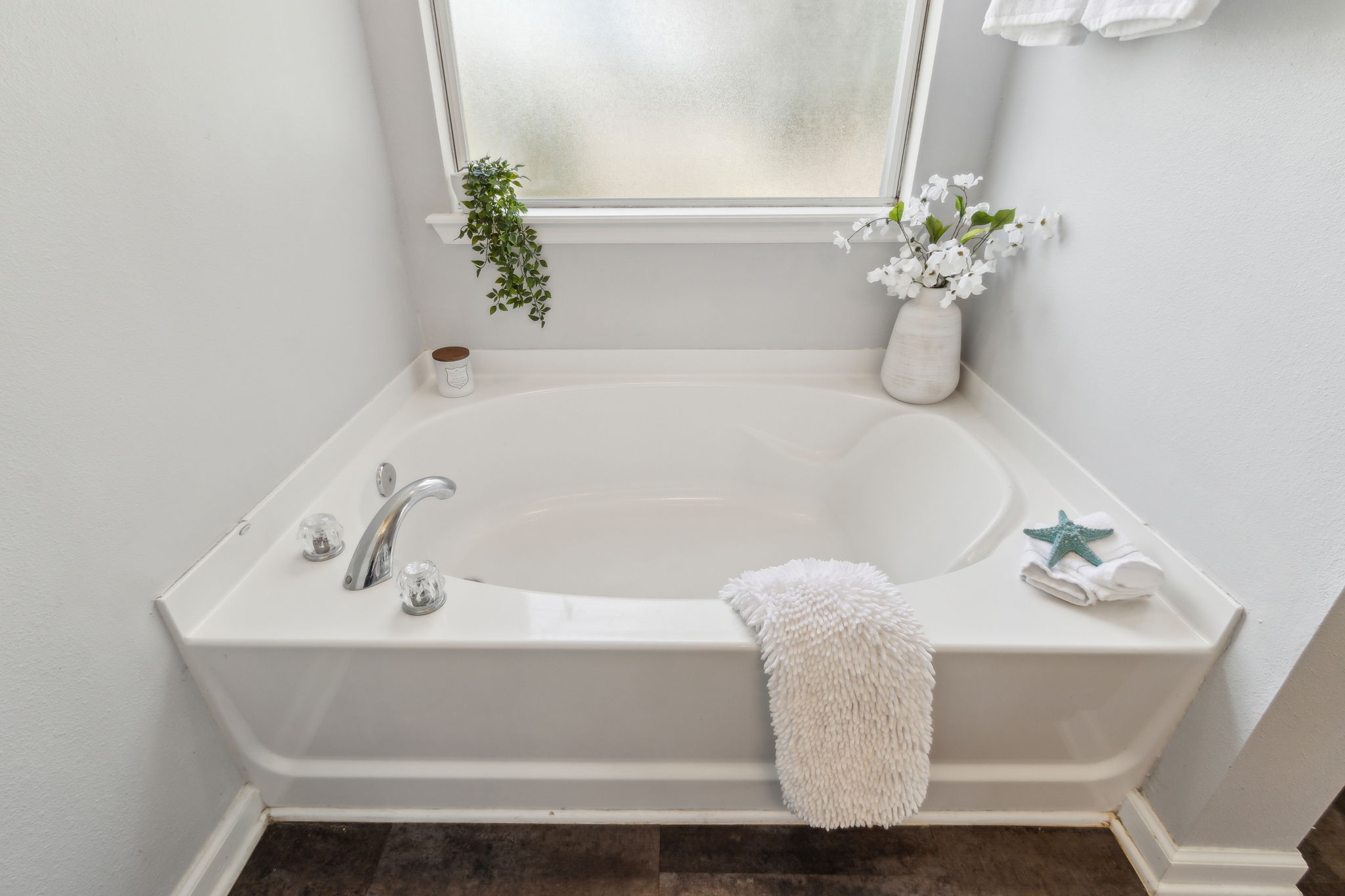 ... and a soaking tub...