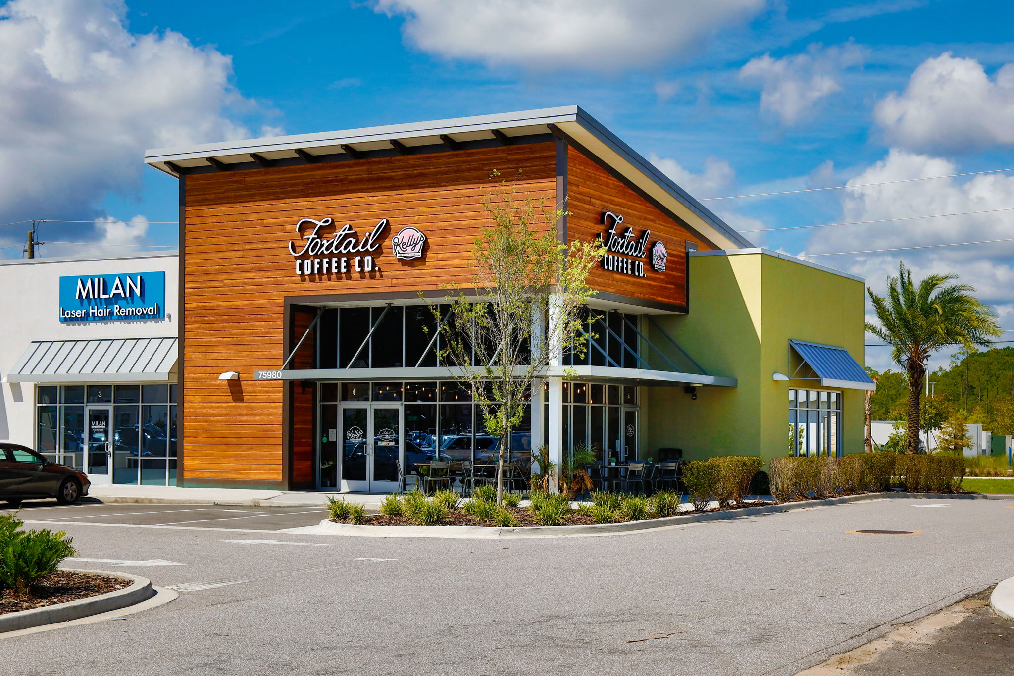 ... as well as a full range of restaurants ...