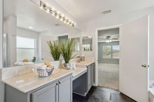... with lots of counter space ...